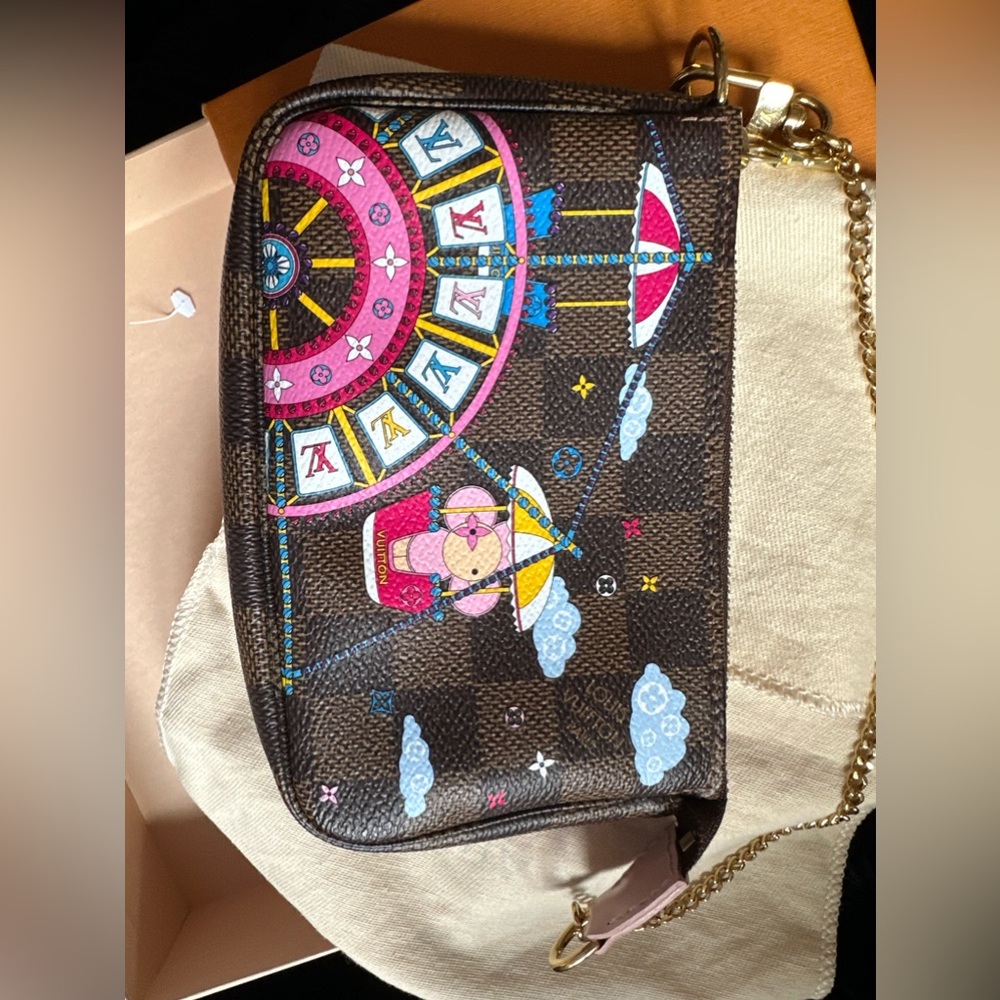 ‼️Limited Edition‼️ Authentic Louis Vuitton purse.